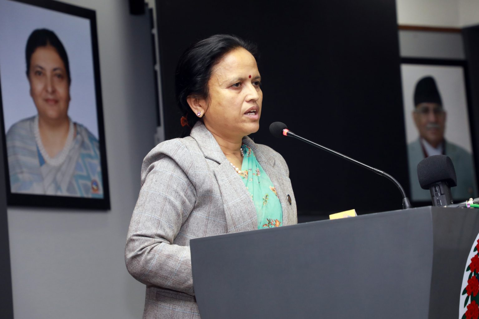 पूरा गर्न सकिने योजना मात्र अघि सार्न सञ्चारमन्त्री शर्माकाे निर्देशन